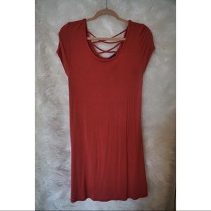 Cute fitted dress! 🍑